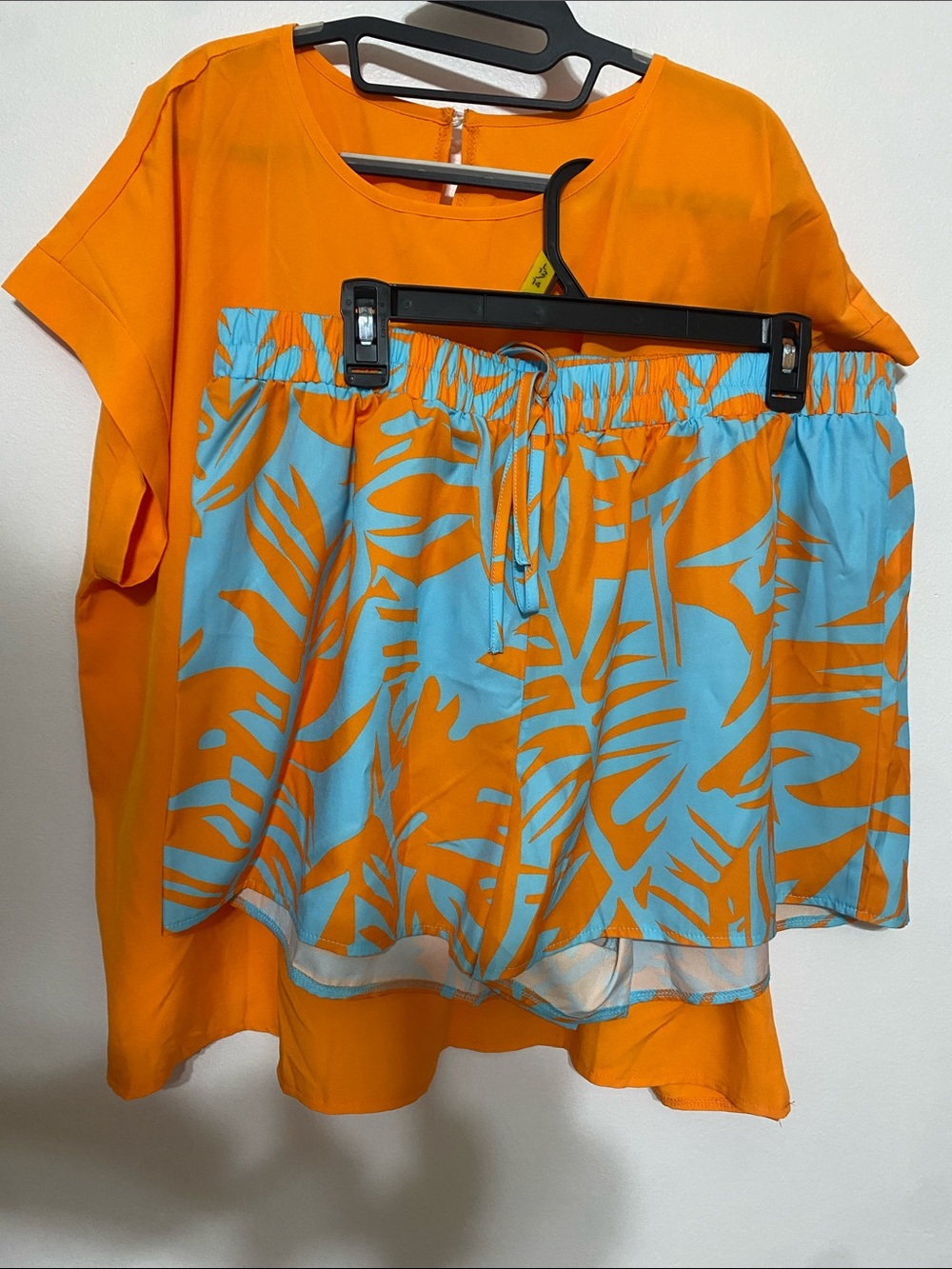Orange Short-Sleeve Round-Neck Women’s Blouse and Shorts Set